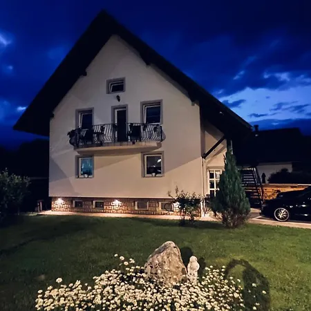 ゲストハウス Wolf