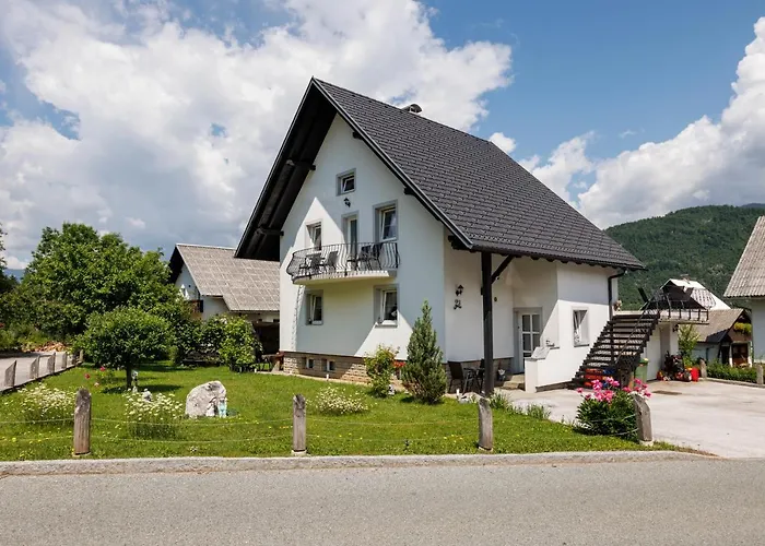 Wolf Konukevi Bohinj